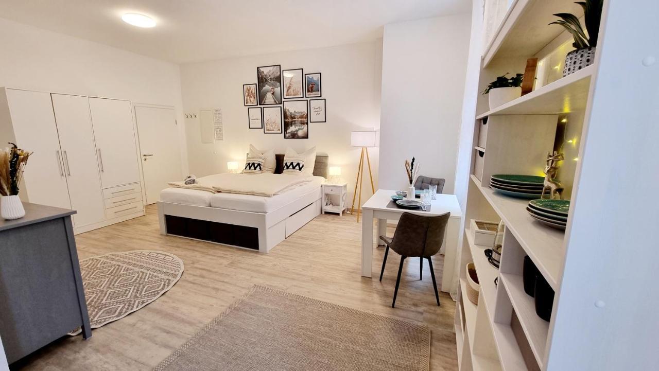 Stadtgarten-Studios - Im Zentrum Mit Parkplatz Вайнгартен Екстериор снимка